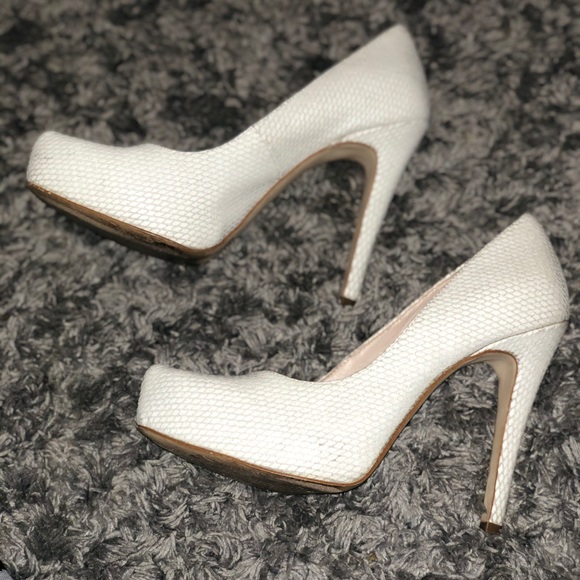 BCBG Pumps - Picture 3 of 7